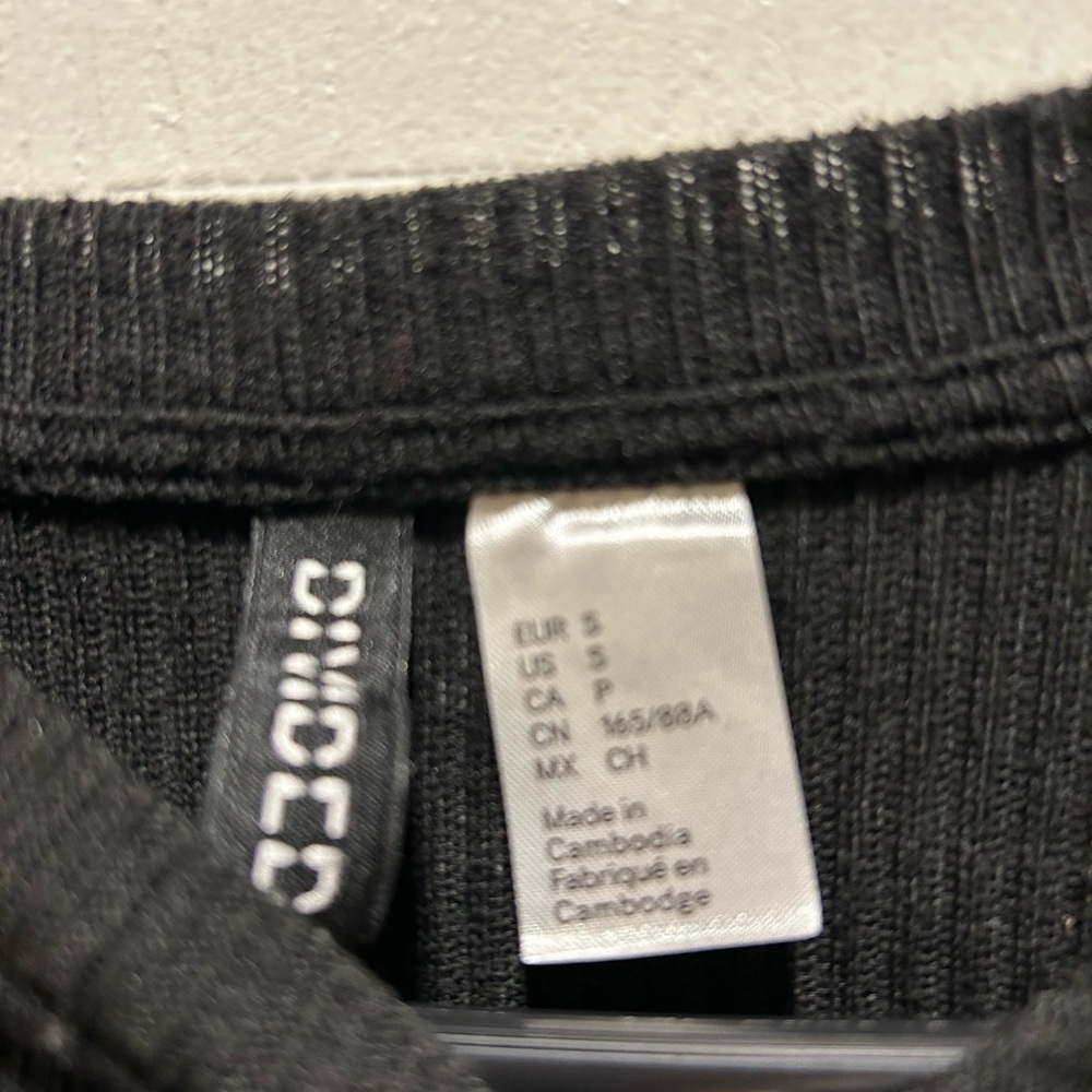Sweater - Picture 4 of 4